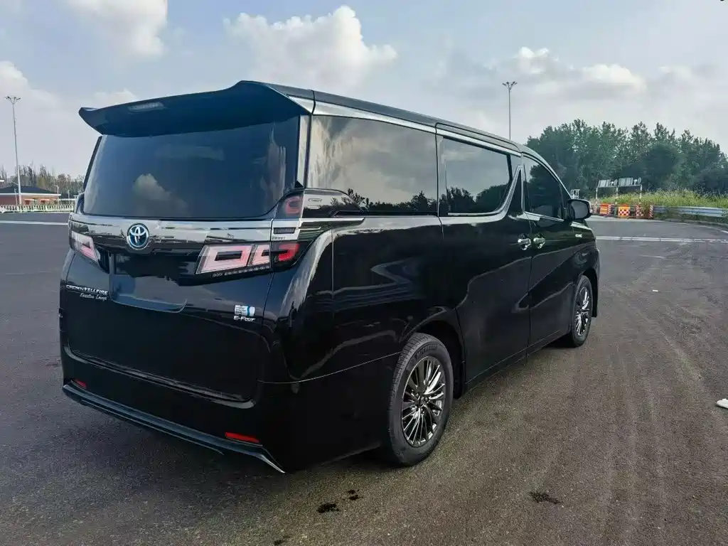 Toyota Vellfire — миниатюра 8