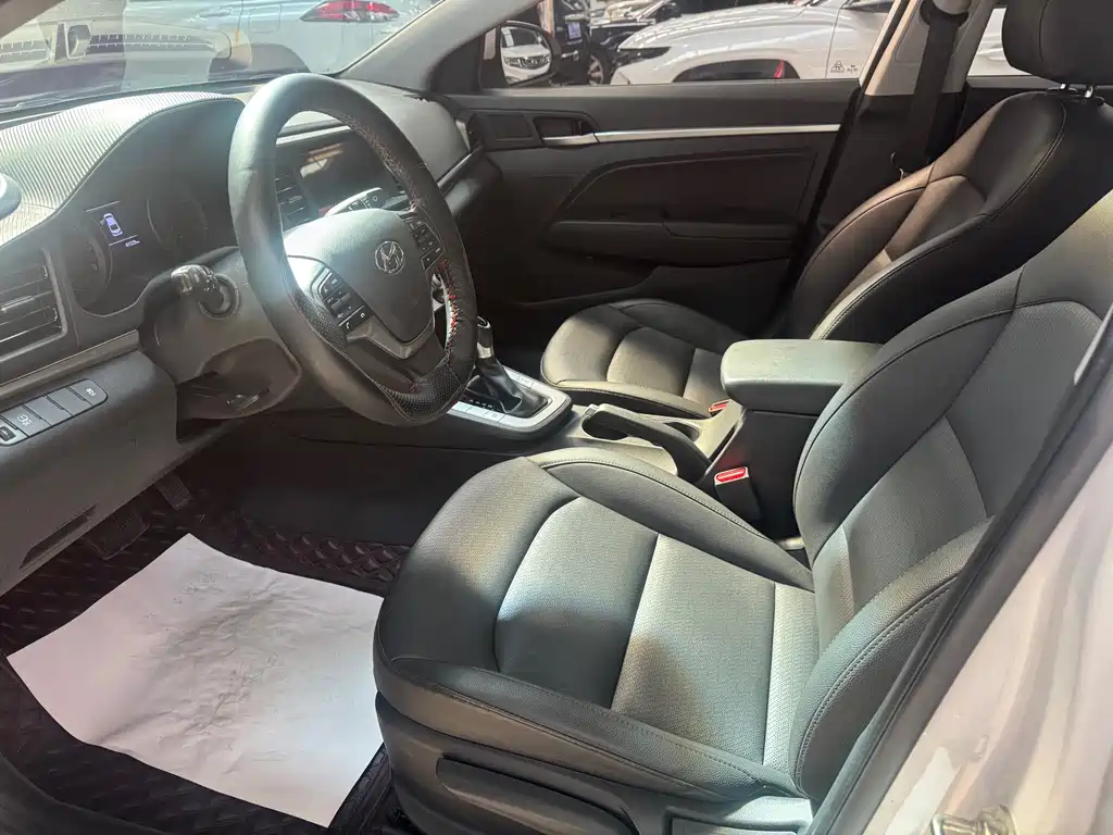 Hyundai Elantra — миниатюра 4