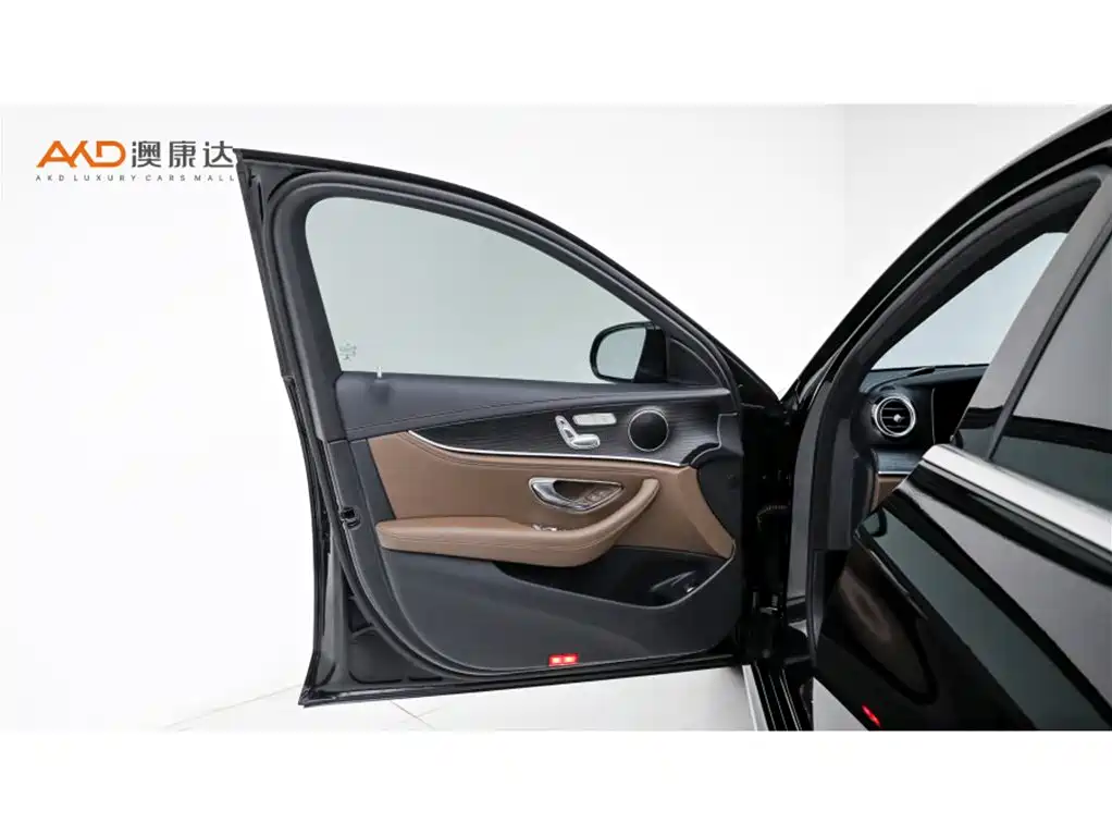 Mercedes-Benz E-Class — миниатюра 10
