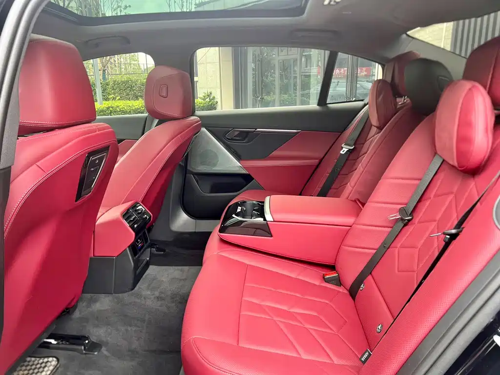 BMW 5 Series — миниатюра 9