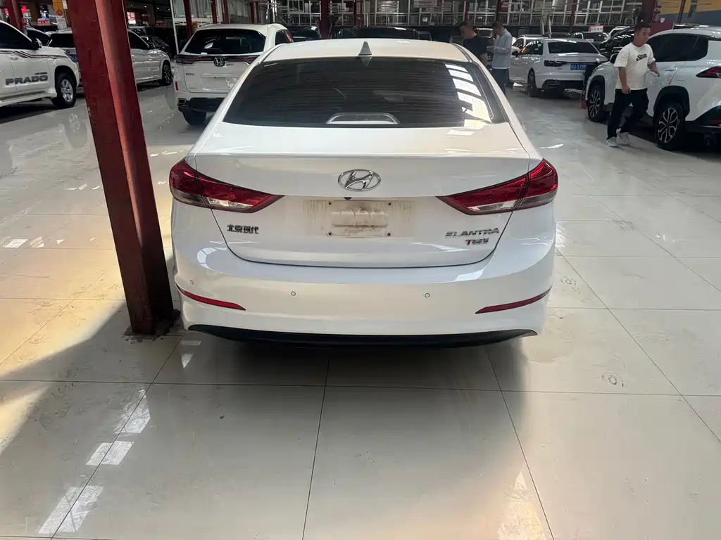 Hyundai Elantra — миниатюра 15