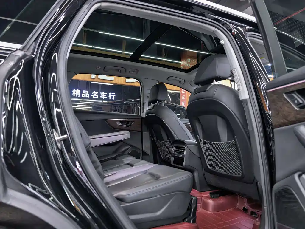 Audi Q7 — миниатюра 11