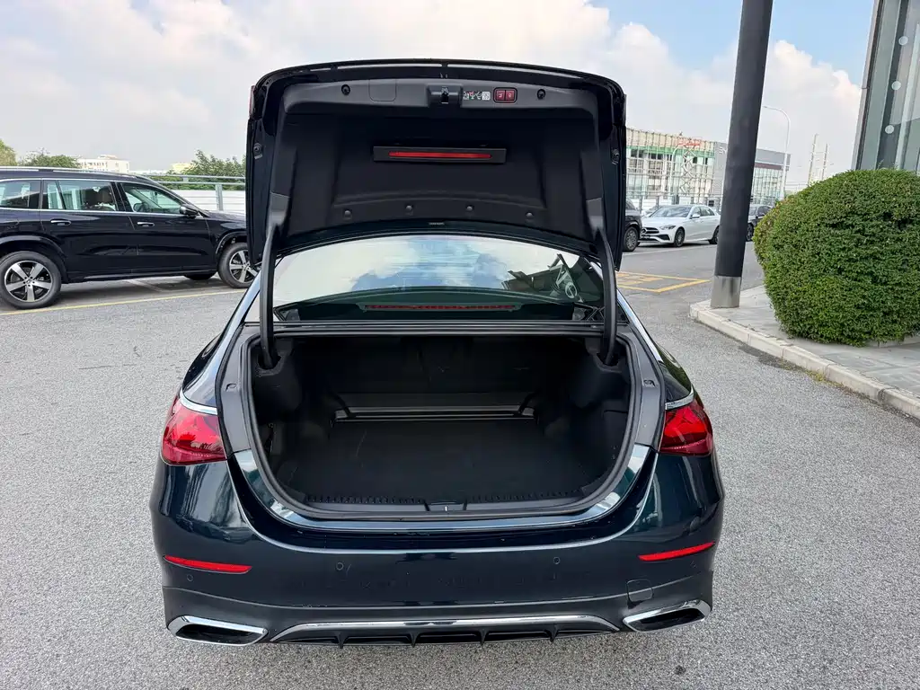 Mercedes-Benz E-Class — миниатюра 14
