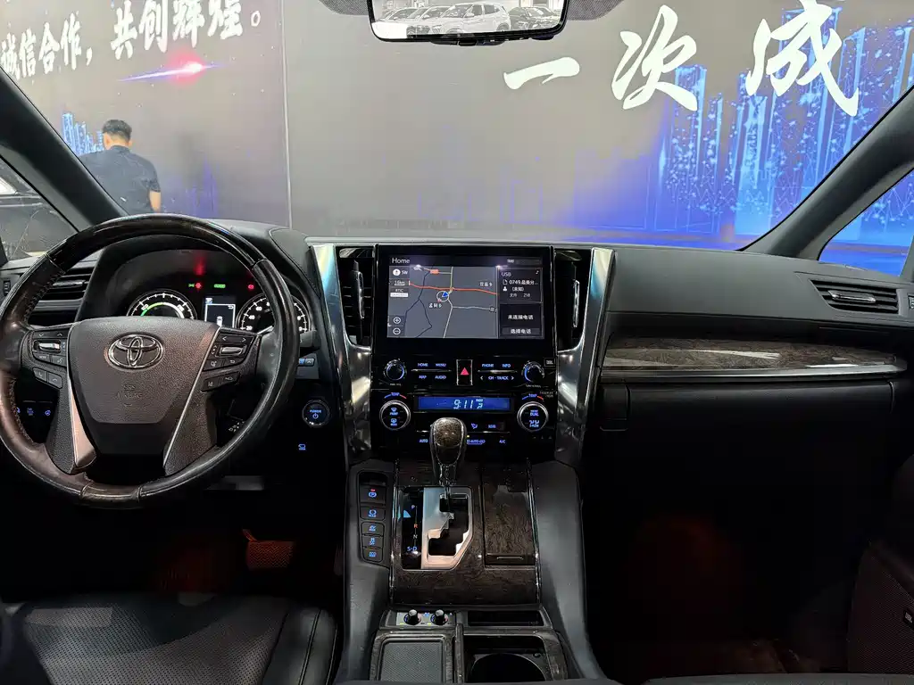Toyota Vellfire — миниатюра 7