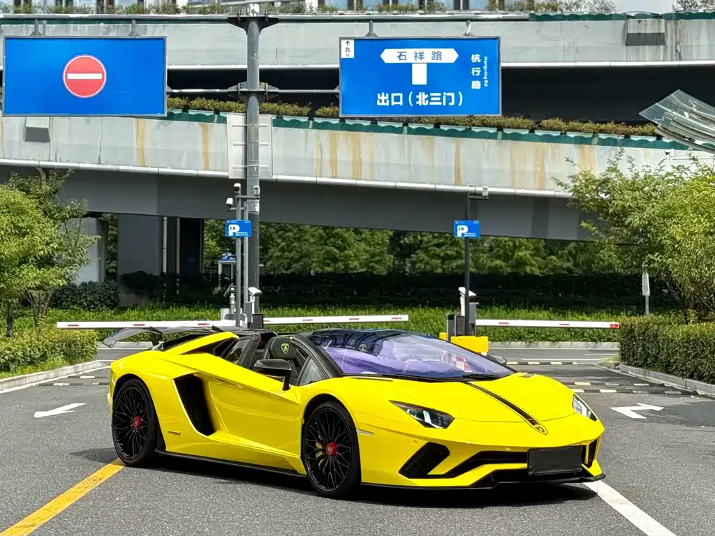 Lamborghini Aventador — миниатюра 2