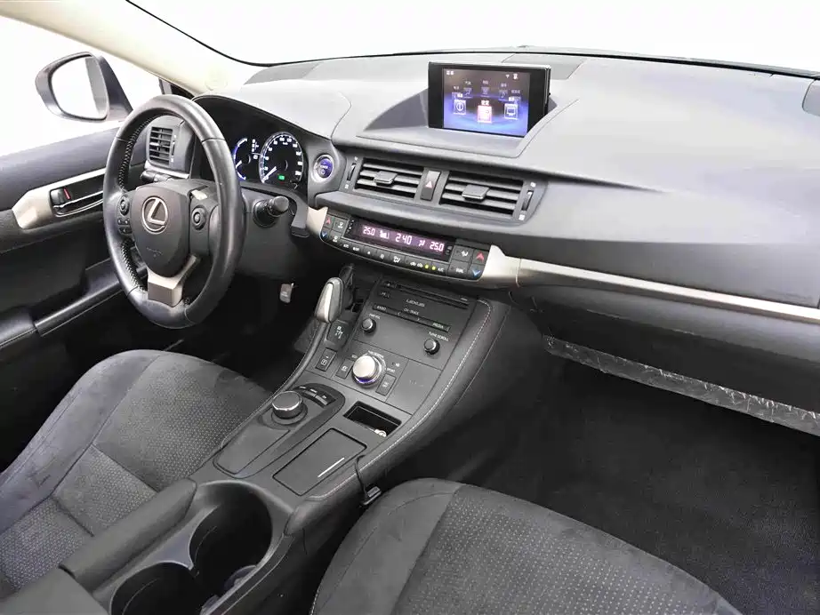 Lexus CT — миниатюра 16