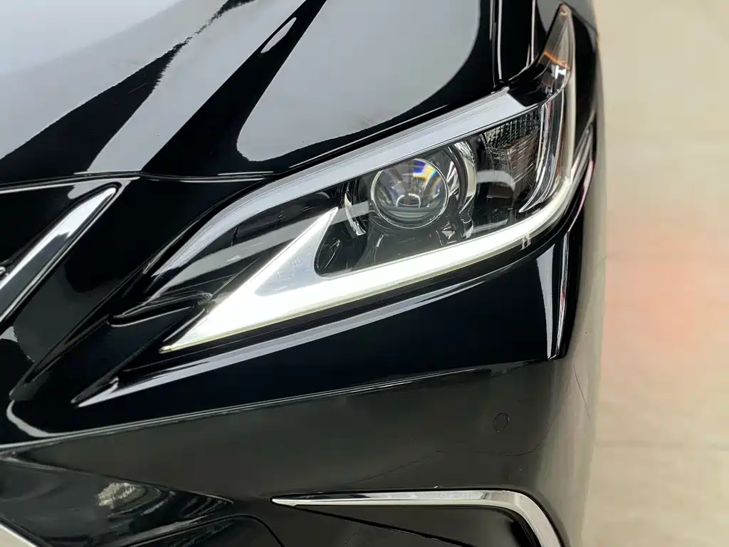 Lexus ES — миниатюра 17