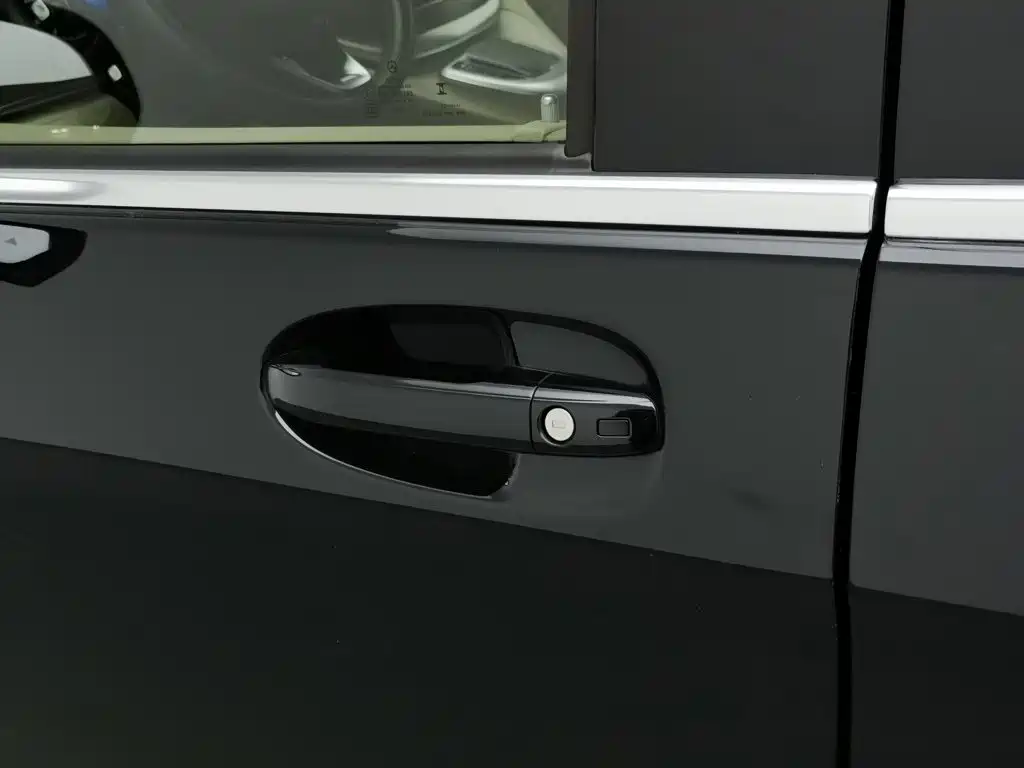 Mercedes-Benz V-Class — миниатюра 18