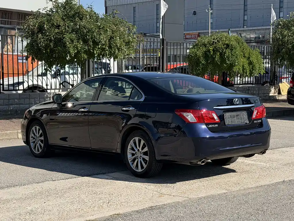 Lexus ES — миниатюра 6