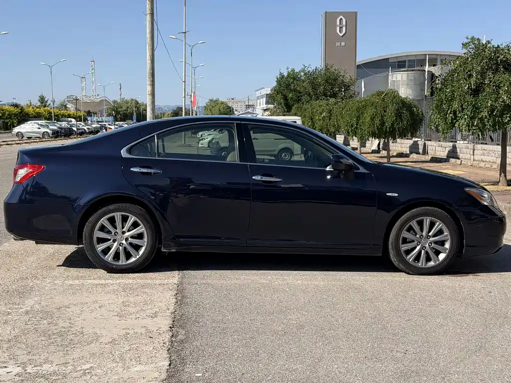 Lexus ES — миниатюра 11