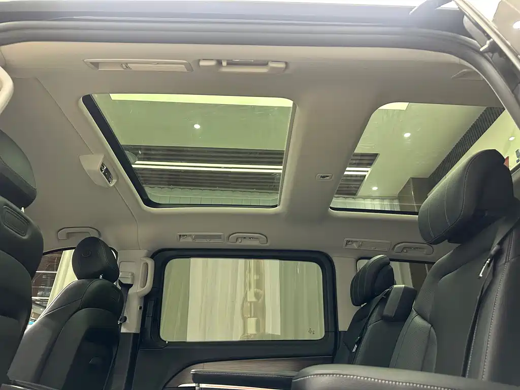 Mercedes-Benz V-Class — миниатюра 11