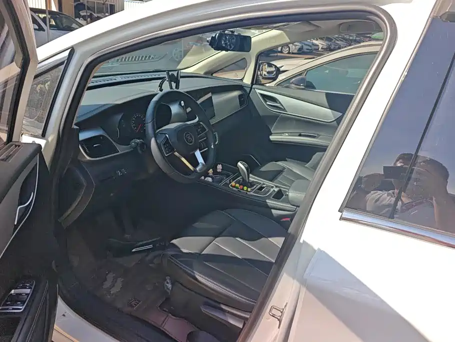 BYD MAX — миниатюра 9