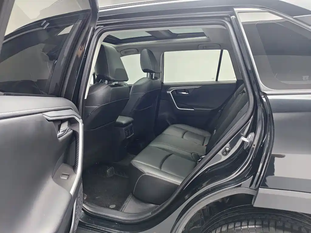 Toyota RAV4 — миниатюра 12