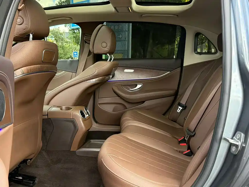 Mercedes-Benz E-Class — миниатюра 6