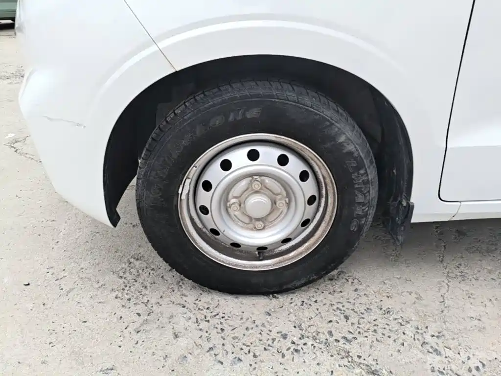 Wuling Hongguang V — миниатюра 23