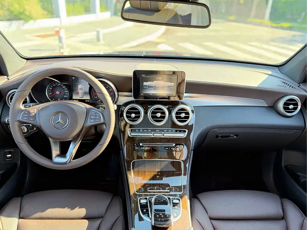 Mercedes-Benz GLC 2019 GLC 260 4MATIC Luxury