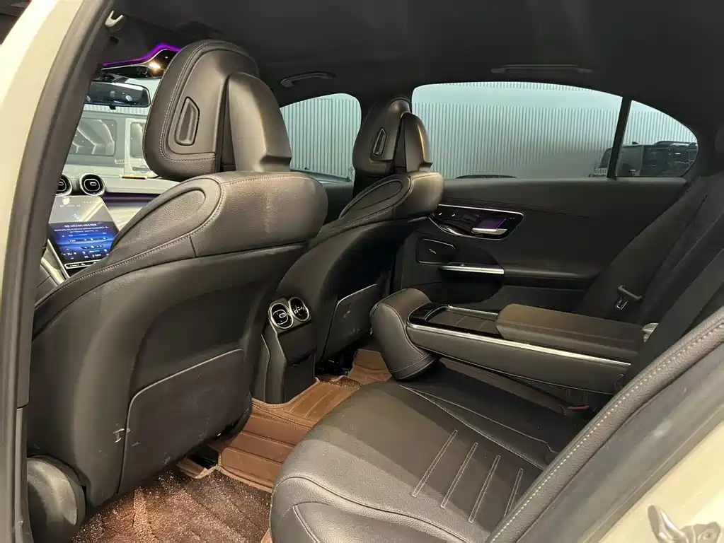 Mercedes-Benz C-Class — миниатюра 6