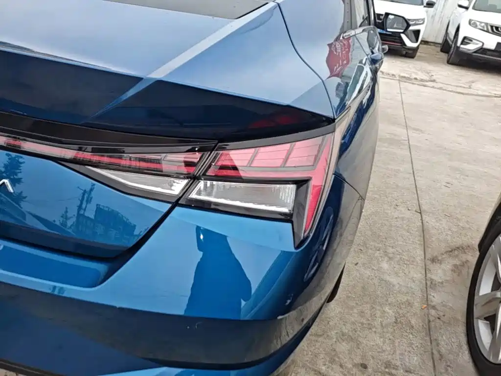 Hyundai Elantra — миниатюра 8