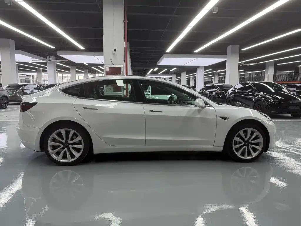 Tesla Model 3 — миниатюра 4