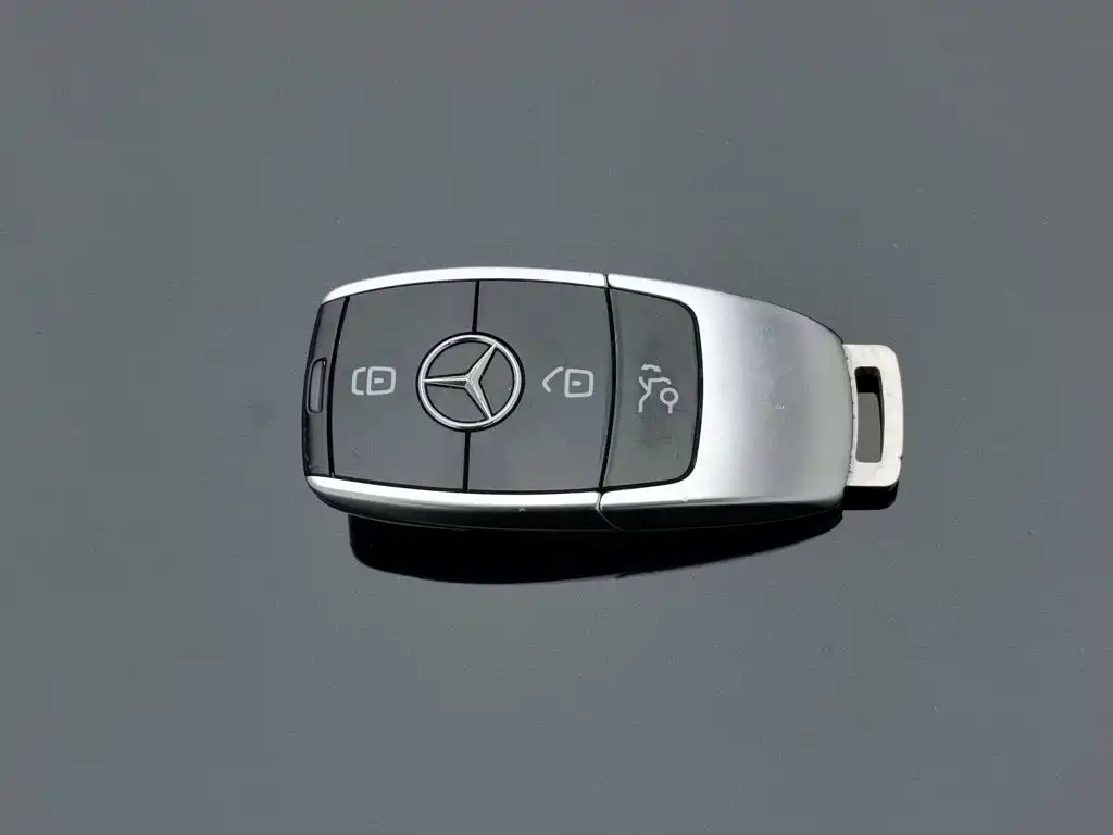 Mercedes-Benz E-Class — миниатюра 19