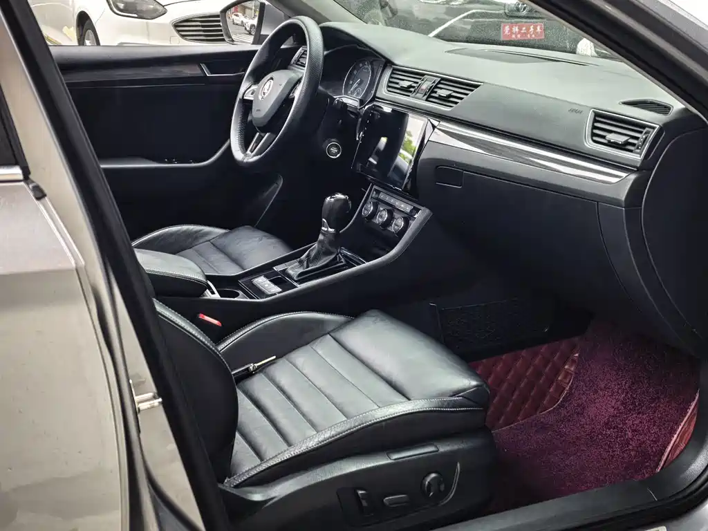 Skoda Superb — миниатюра 11