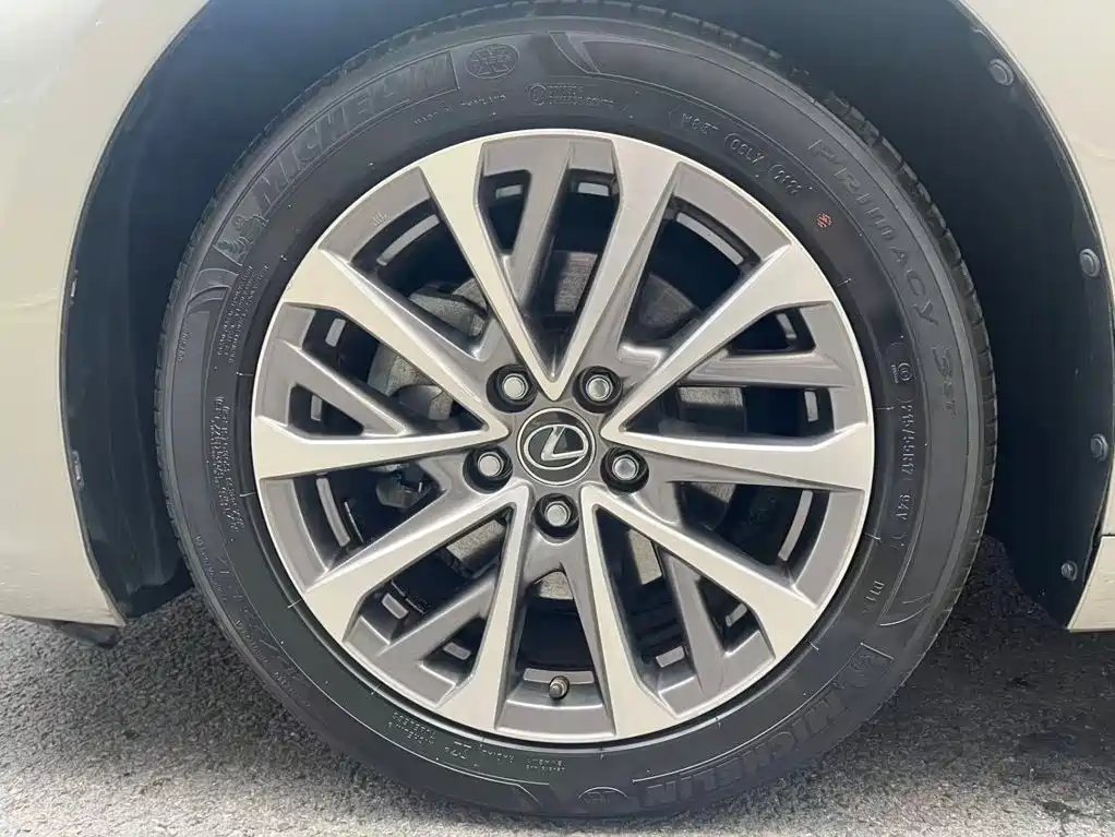 Lexus ES — миниатюра 6