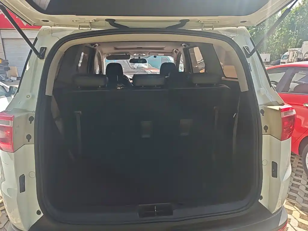 Wuling Hongguang S3 — миниатюра 19