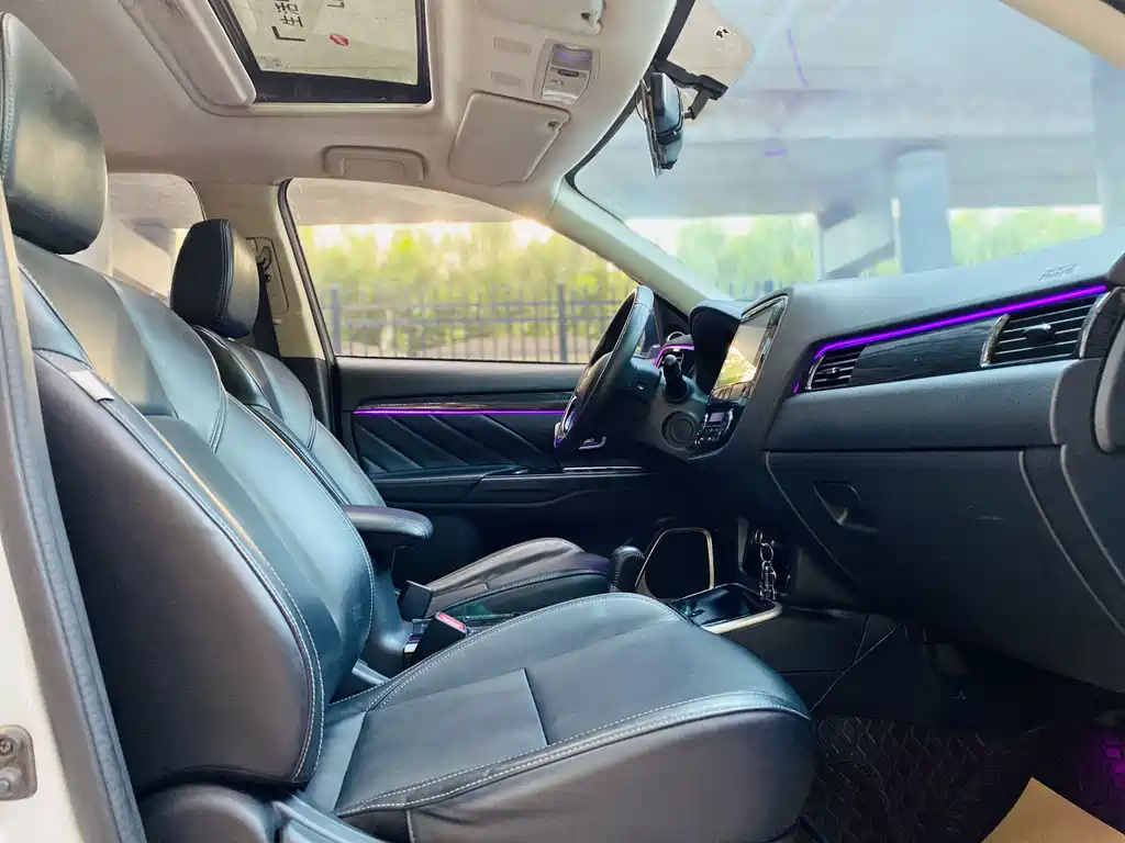 Mitsubishi Outlander — миниатюра 10