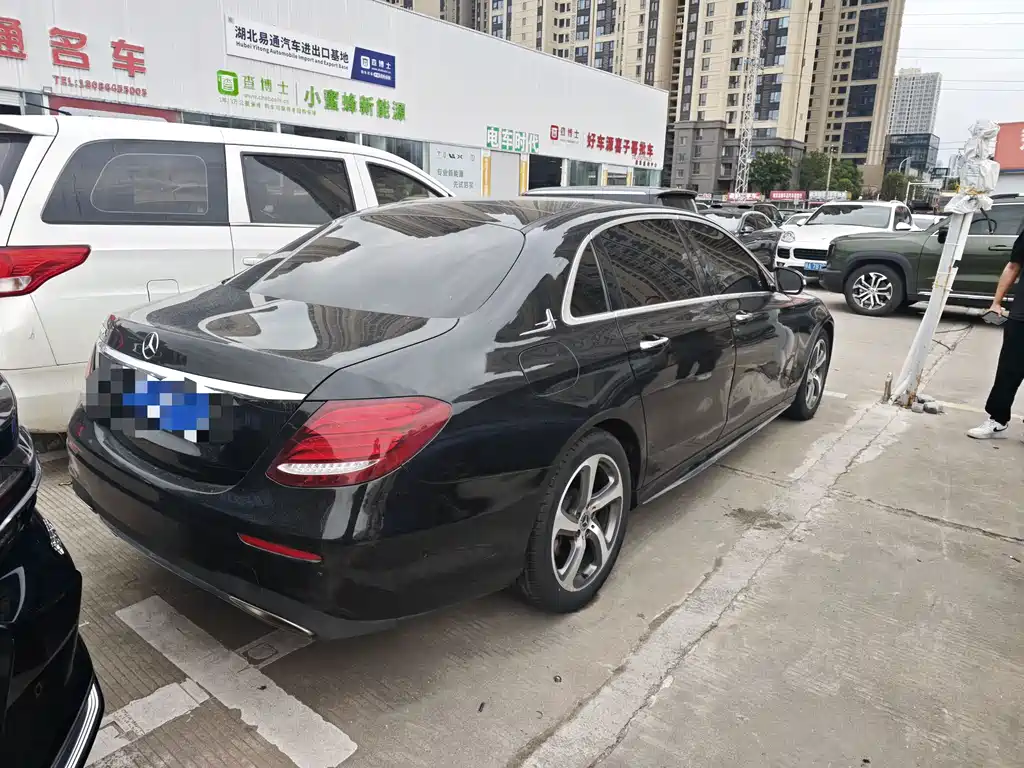 Mercedes-Benz E-Class — миниатюра 6