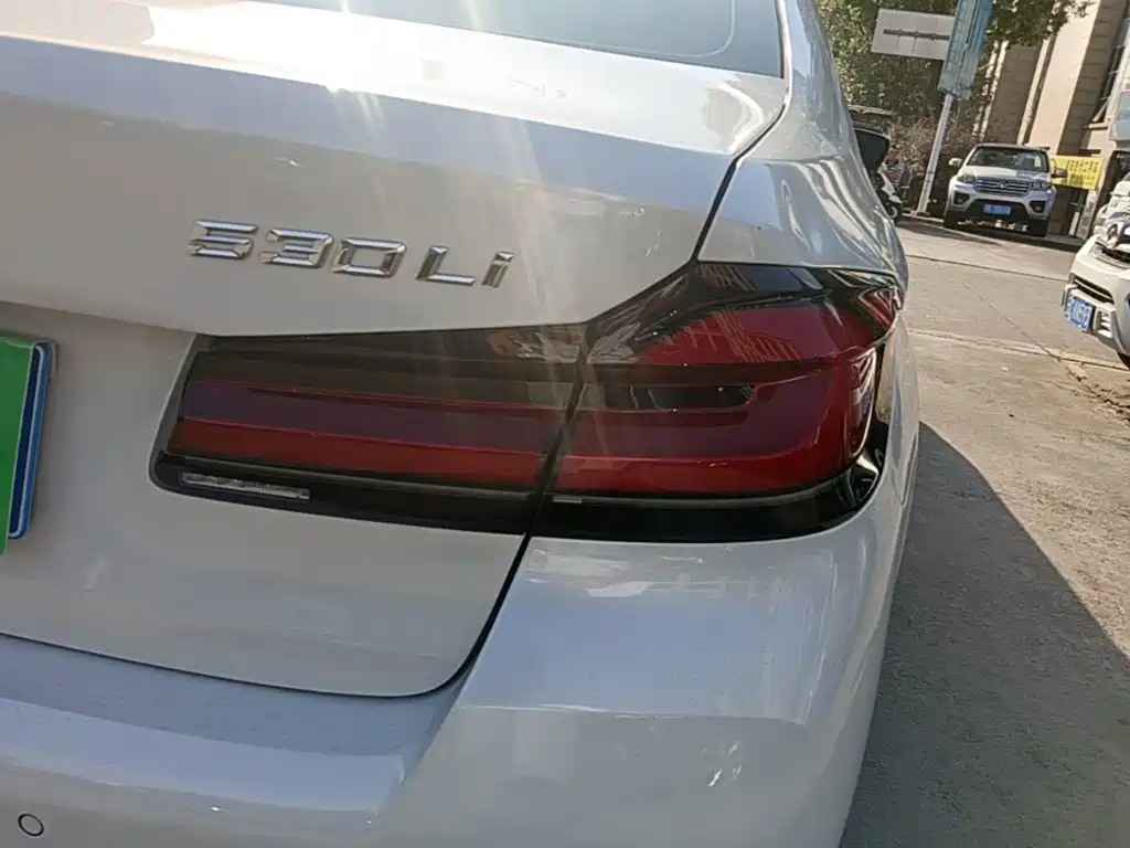 BMW 5 Series — миниатюра 8