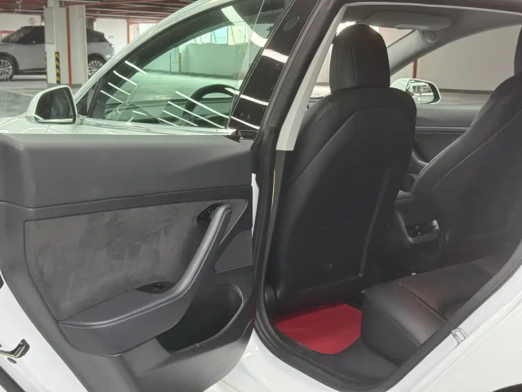Tesla Model 3 — миниатюра 14