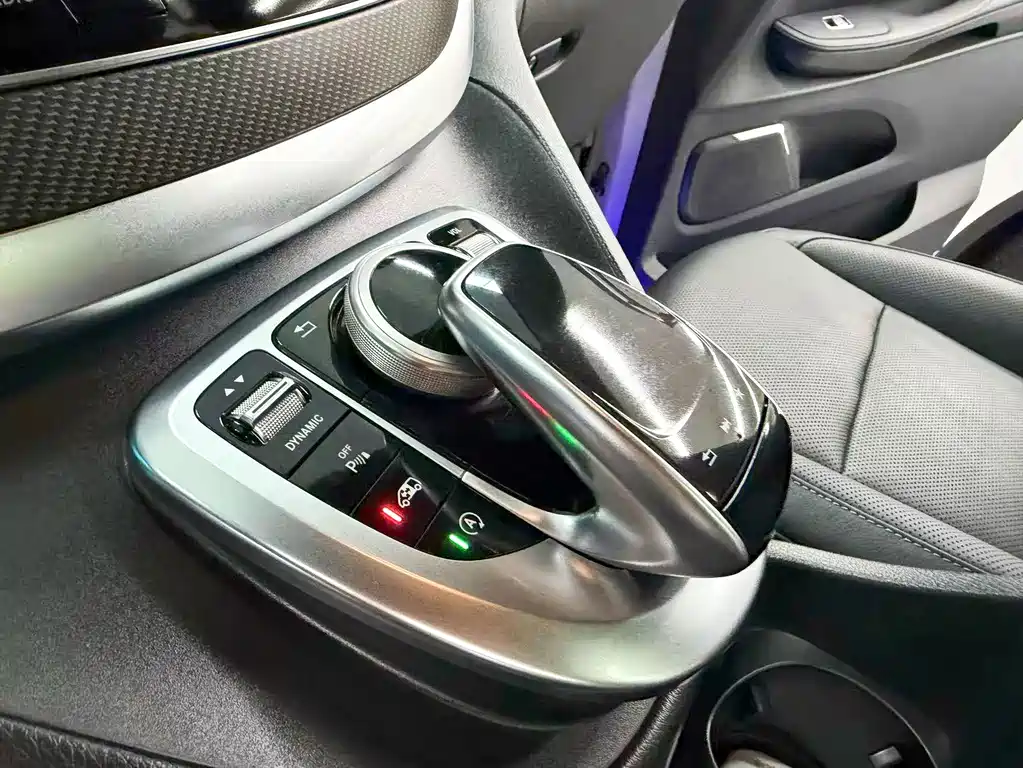 Mercedes-Benz V-Class — миниатюра 10