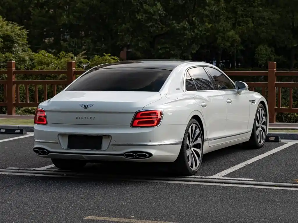 Bentley Flying Spur 2024 V8 Edition 8