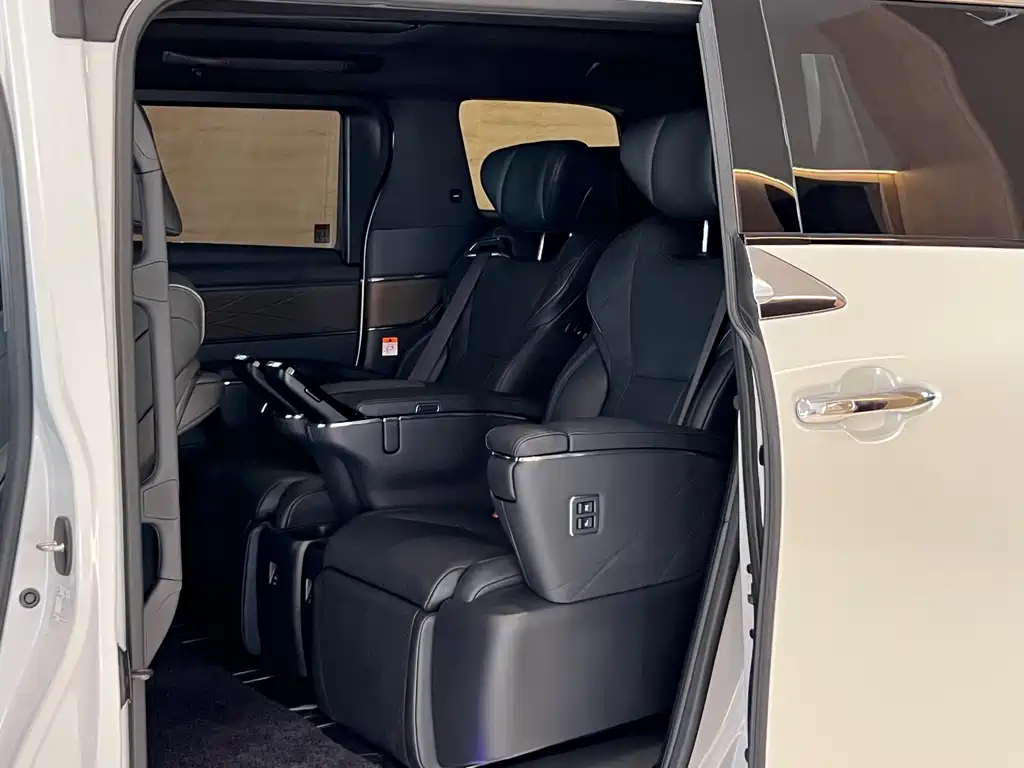 Toyota Vellfire — миниатюра 7