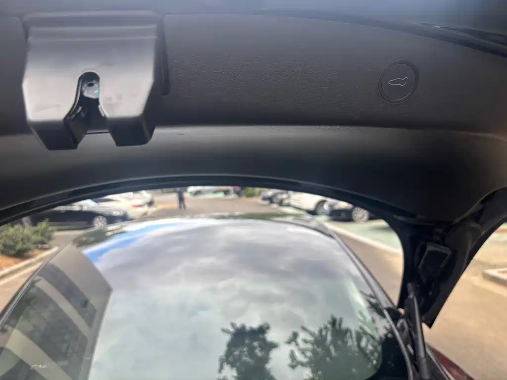 Tesla Model Y — миниатюра 17