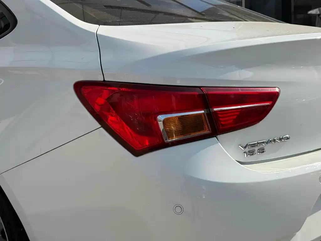 Buick Verano — миниатюра 5
