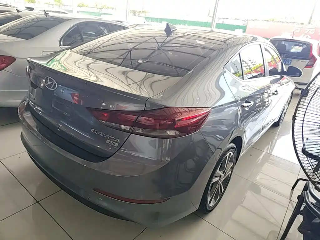 Hyundai Elantra — миниатюра 7