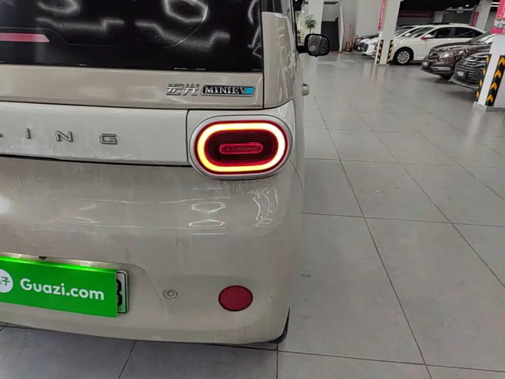 Wuling MINIEV — миниатюра 8