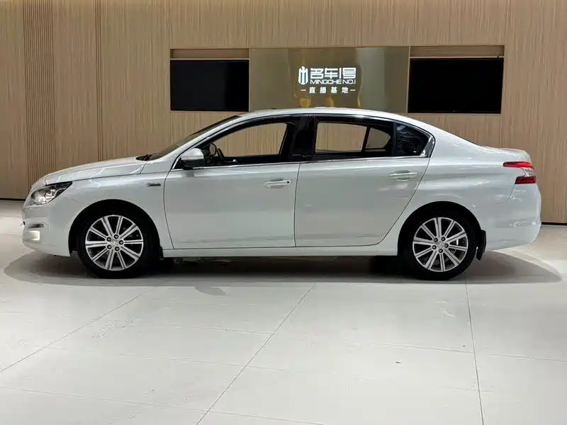 PEUGEOT 408