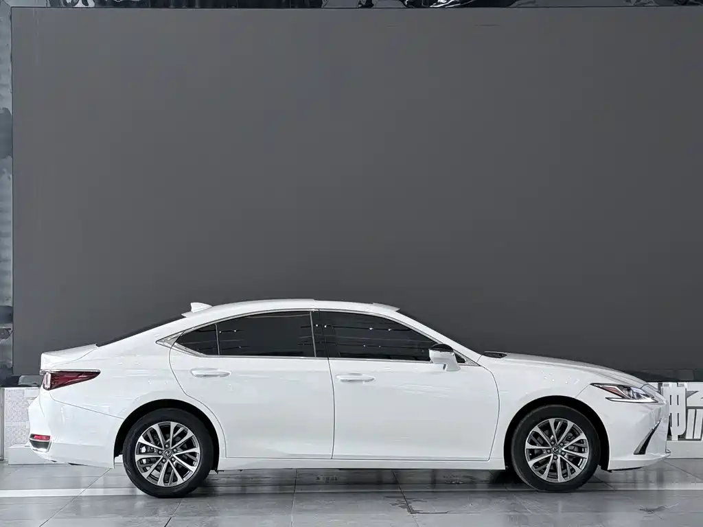 Lexus ES — миниатюра 4