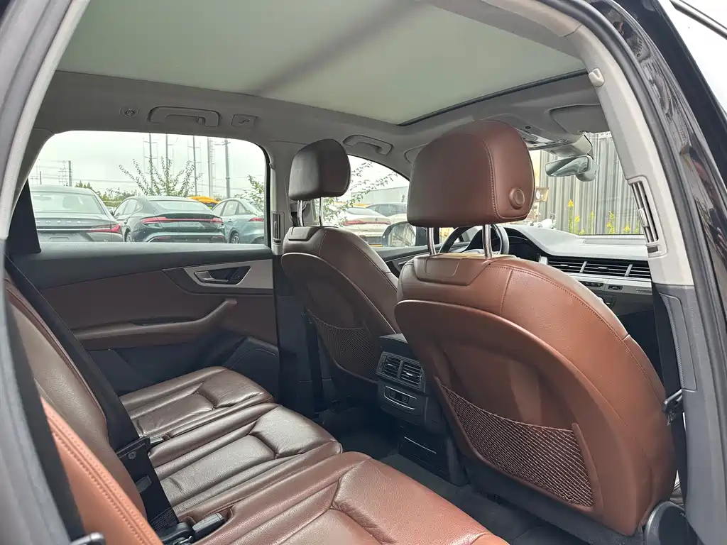 Audi Q7 — миниатюра 14