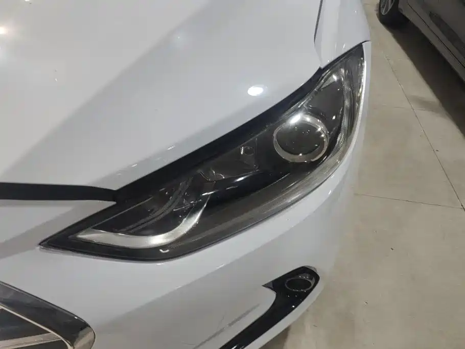 Hyundai Elantra — миниатюра 5