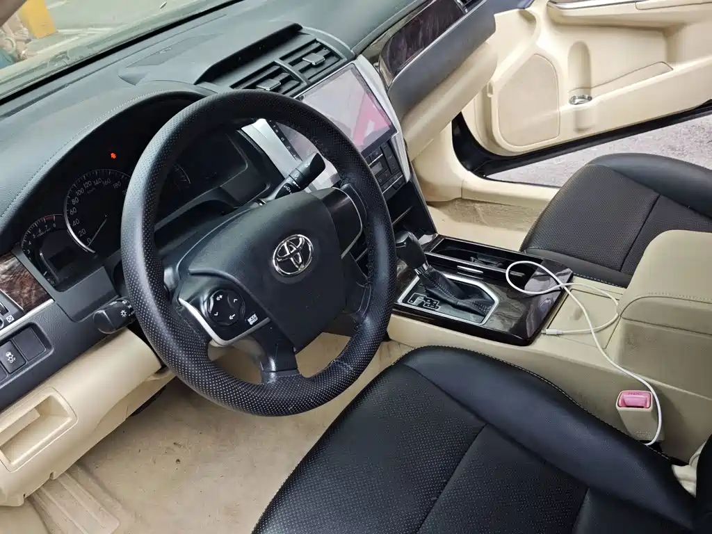 Toyota Camry — миниатюра 4