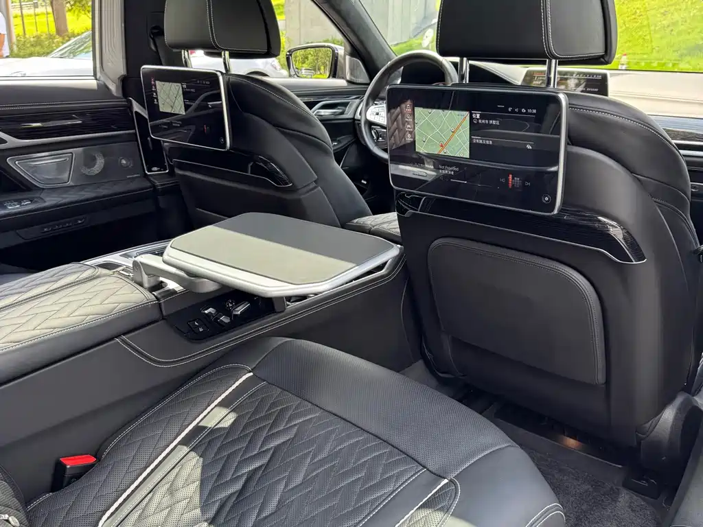 BMW 7 Series — миниатюра 14