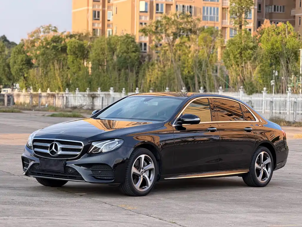 Mercedes-Benz E-Class — миниатюра 2