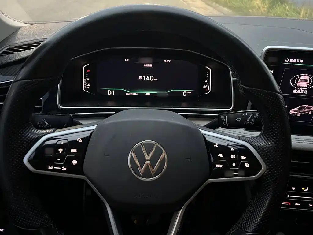 Volkswagen Tiguan L — миниатюра 14
