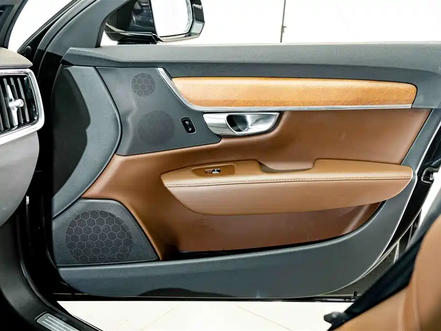 Volvo S90 — миниатюра 15