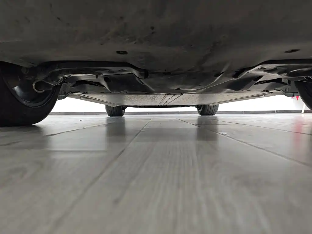 Tesla Model Y — миниатюра 60