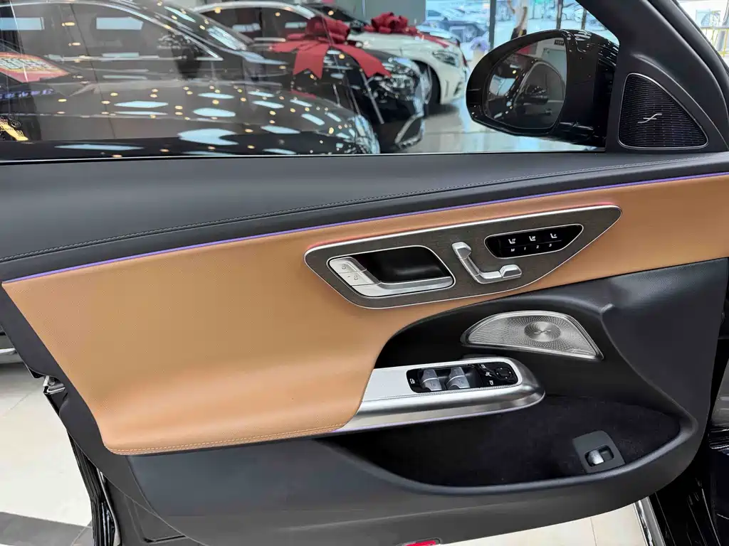 Mercedes-Benz E-Class — миниатюра 4