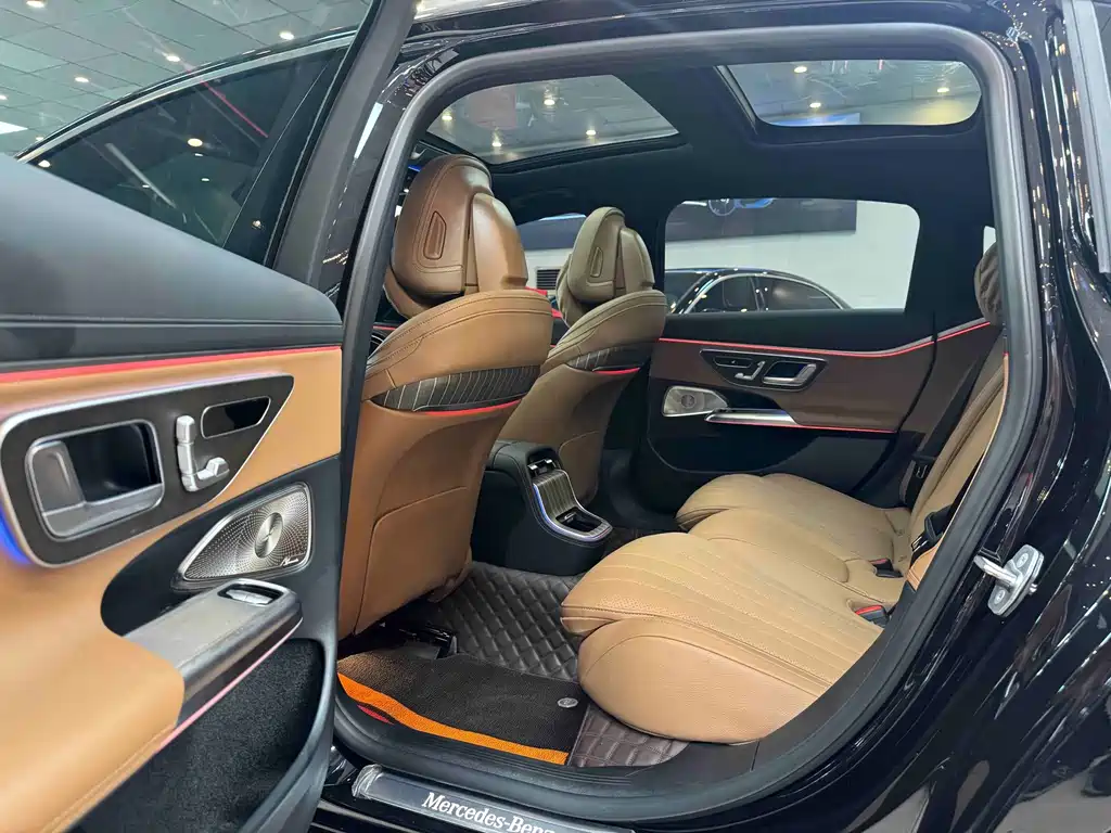 Mercedes-Benz E-Class — миниатюра 9